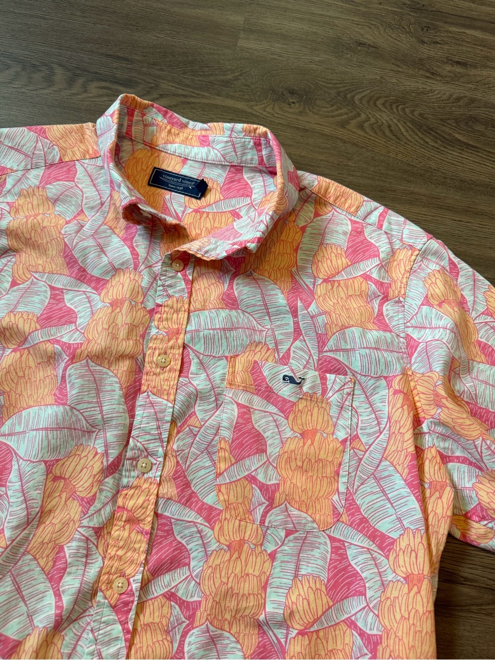 Vineyard Vines Mens XL Pink Floral Hawaiian Tropical Short Sleeve Button Up